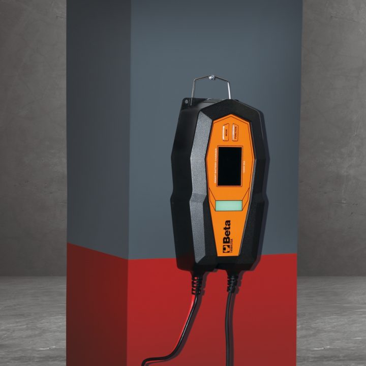 BETA UTENSILI Beta 1498H/25A Caricabatterie elettronico 12-24V multifunzione 014980225 - immagine 2