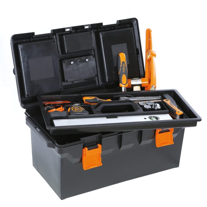Modello lungo in materiale plastico con contenitore e vaschette portaminuterie, vuoto Beta CP15L