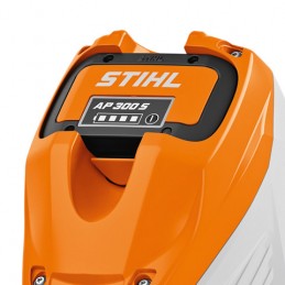Decespugliatore STIHL KMA 135 R Unità Motore Kombi a Batteria